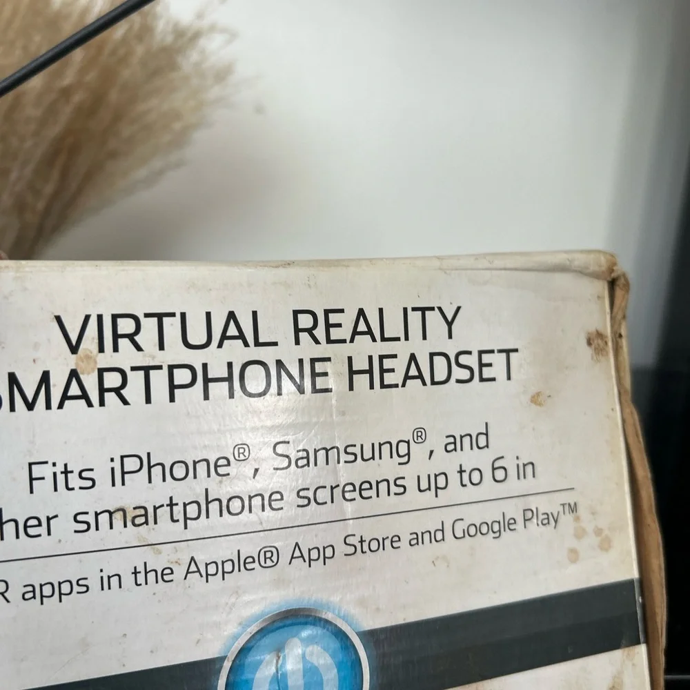 onn Red VR Headset with Adjustable Strap - Mobile VR Viewer